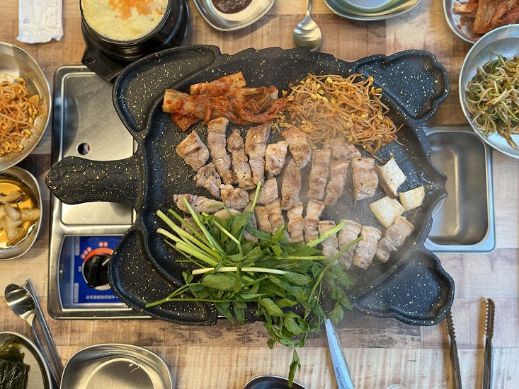 1. 겨울엔 뭐 먹지(미나리삼겹살).jpg 이미지입니다.