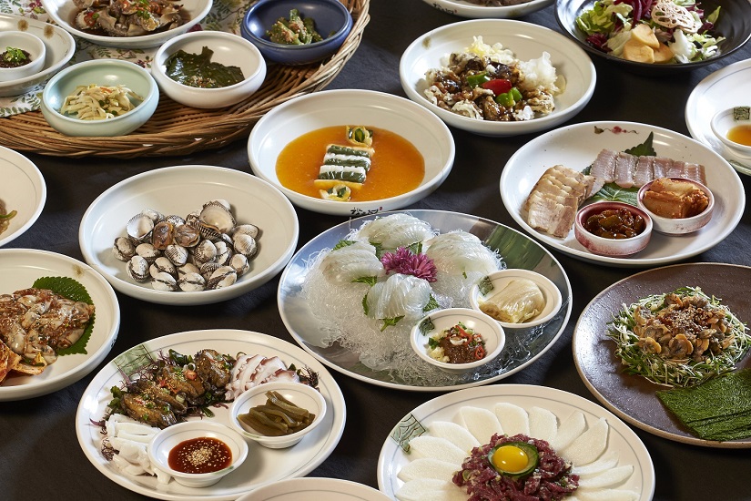 1. 겨울엔 뭐 먹지(백반과 한정식1).jpg 이미지입니다.