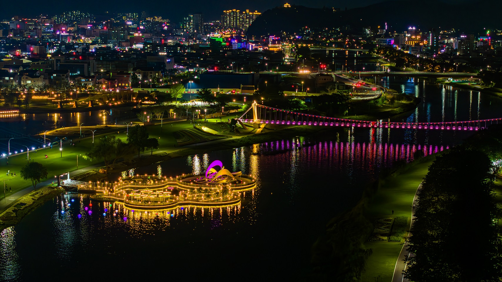 2.도심 야간경관(오천그린광장 물위의정원 일원).jpg 이미지입니다.