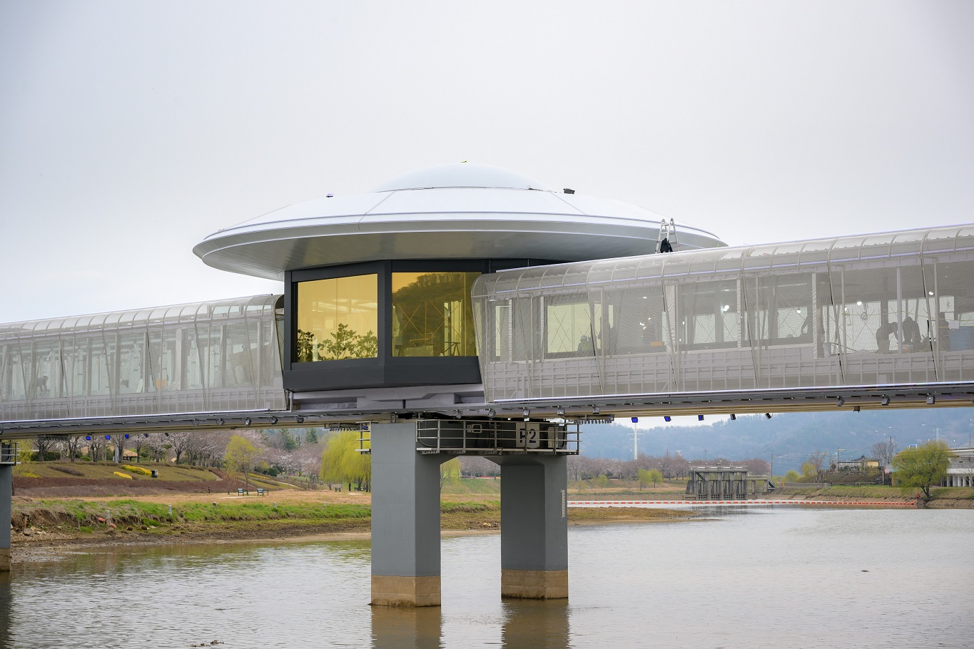 스페이스 브릿지.jpg 이미지입니다.