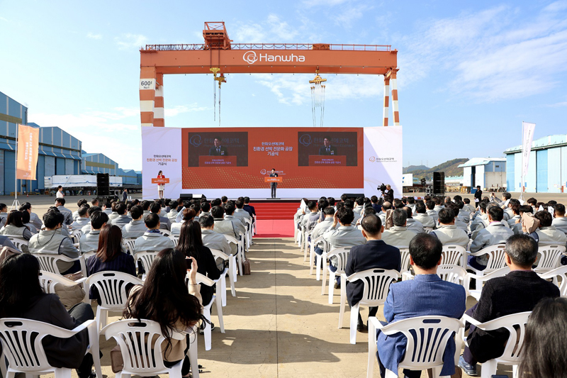 한화오션에코텍 친환경 선박 전문화 공장 착공식에서 노관규 순천시장이 축사를 하고 있다