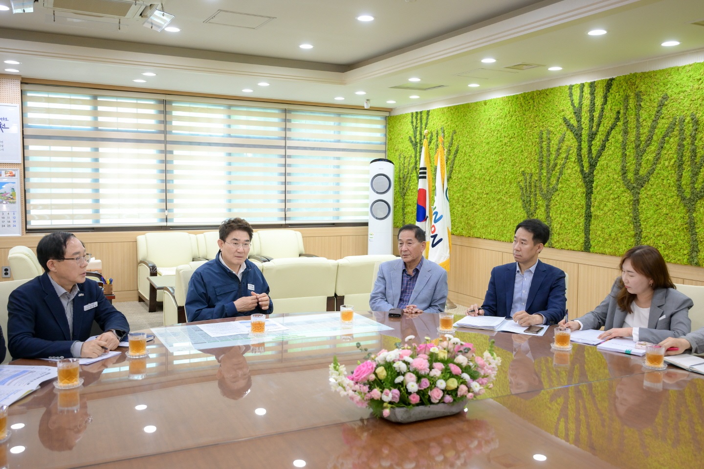 순천시 시장실에서 송보아파트 시민 피해 해결을 위한 입주민 면담이 진행되고 있다.jpg 이미지입니다.